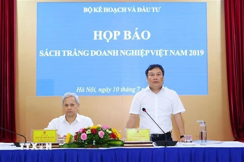 Thứ trưởng Bộ Kế hoạch và Đầu tư Vũ Đại Thắng phát biểu tại buổi họp báo. (Ảnh: Doãn Tấn/TTXVN)