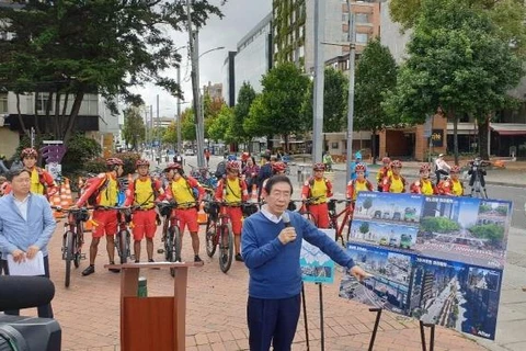 Thị trưởng của thủ đô Seoul Park Won-soon thuyết trình về kế hoạch CRT trong chuyến thăm Colombia. (Nguồn: Yonhap)
