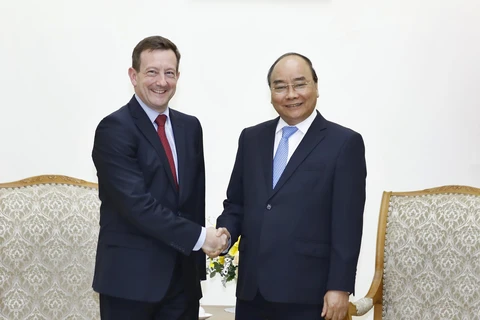 Thủ tướng Nguyễn Xuân Phúc tiếp Đại sứ Pháp tại Việt Nam Bertrand Lortholary. (Ảnh: Thống Nhất/TTXVN)