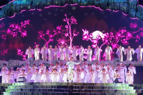 Chương trình nghệ thuật khai mạc Lễ hội mang chủ đề Quảng Bình - Bí ẩn bất tận. (Ảnh: Võ Dung/TTXVN)
