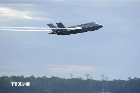 Máy bay chiến đấu F-35 của Mỹ cất cánh từ căn cứ không quân Tyndall ở bang Florida. (Ảnh: AFp/TTXVN)