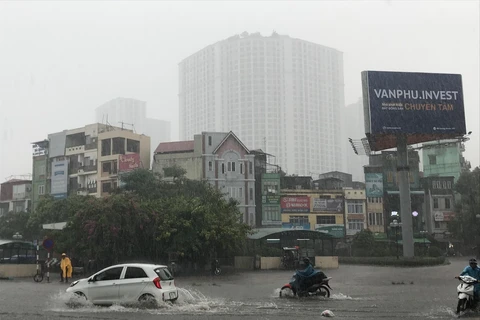 Mưa lớn gây ngập cục bộ tại Hà Nội ngày 30/7. (Ảnh: Trọng Đạt/TTXVN)