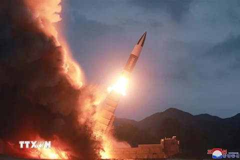 Ảnh (do Hãng thông tấn Trung ương Triều Tiên đăng phát): Vũ khí chiến thuật mới được Triều Tiên thử nghiệm ngày 10/8/2019. (Ảnh: THX/TTXVN)