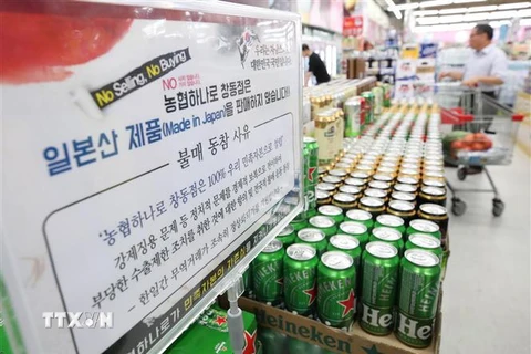 Tấm bảng thông báo tẩy chay hàng hóa của Nhật Bản tại một siêu thị ở Seoul, Hàn Quốc ngày 4/8/2019. (Ảnh: Yonhap/TTXVN)