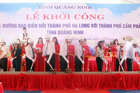 Lễ khởi công xây dựng đường bao biển nối thành phố Hạ Long với thành phố Cẩn Phả (Quảng Ninh). (Ảnh: Văn Đức/TTXVN)