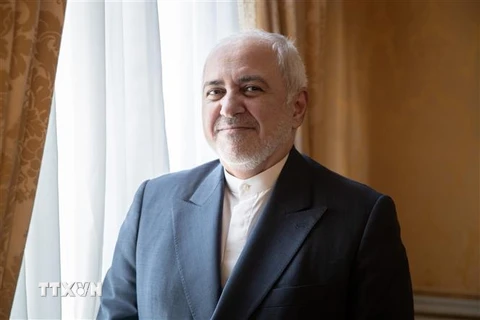 Ngoại trưởng Iran Javad Zarif trả lời phỏng vấn báo chí tại Paris, Pháp, ngày 23/8/2019. (Ảnh: AFP/ TTXVN)