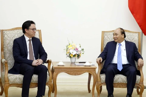 Thủ tướng Nguyễn Xuân Phúc tiếp Đại sứ Campuchia. (Ảnh: Thống Nhất/TTXVN)