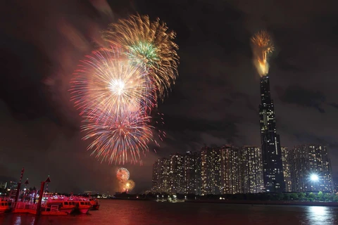 Bắn pháo hoa mừng Quốc khánh tại Thành phố Hồ Chí Minh. (Ảnh: Thanh Vũ/TTXVN)