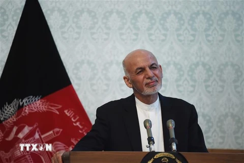 Tổng thống Afghanistan Ashraf Ghani phát biểu trong cuộc họp báo tại Kabul. (Ảnh: AFP/ TTXVN)