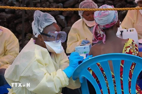 Tiêm phòng vắcxin Ebola cho trẻ nhỏ ở Goma, tỉnh Bắc Kivu, CHDC Congo ngày 1/8/2019. (Ảnh: AFP/TTXVN)