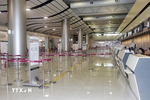 Cảnh vắng vẻ tại sân bay quốc tế Jeju do nhiều chuyến bay bị hủy bởi bão Mitag ngày 2/10. (Ảnh: YONHAP/TTXVN)