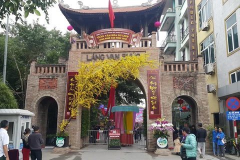 Tuần lễ văn hóa du lịch thương mại làng nghề Vạn Phúc. (Ảnh: Đinh Thuận/TTXVN)