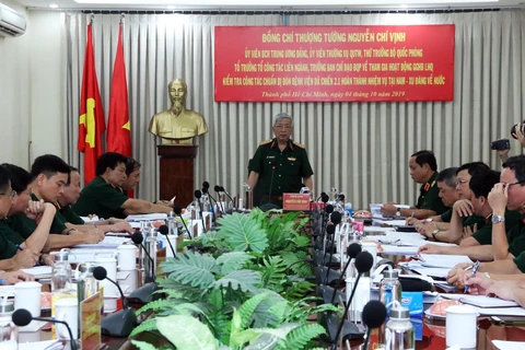 Thượng tướng Nguyễn Chí Vịnh, Thứ trưởng Bộ Quốc phòng chủ trì buổi làm việc. (Ảnh: Xuân Khu/TTXVN)
