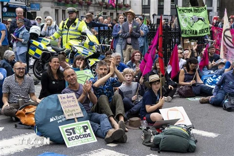 Biểu tình chống biến đổi khí hậu do phong trào Extinction Rebellion phát động tại London, Anh, ngày 15/7. (Ảnh: AFP/TTXVN)
