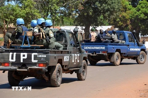 Lực lượng gìn giữ hòa bình của LHQ tại CH Trung Phi (MINUSCA) làm nhiệm vụ tại Bangui, CH Trung Phi, ngày 2/10/2014. (Ảnh: AFP/ TTXVN)