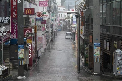 Mưa lớn sau khi bão Hagibis tràn qua Tokyo, Nhật Bản, ngày 12/10. (Ảnh: AFP/TTXVN)