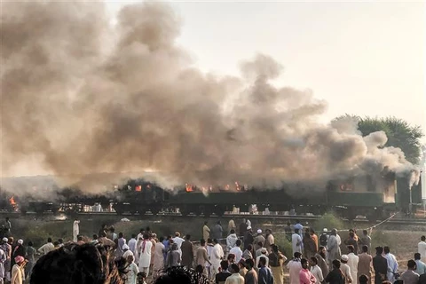 Nhiều thương vong trong vụ cháy tàu hỏa kinh hoàng ở Pakistan