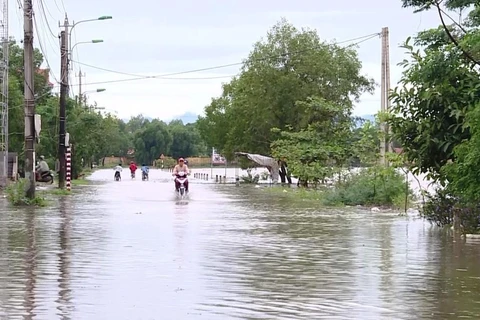 Nước ngập nhiều tuyến đường tại thị trấn Kiến Giang, huyện Lệ Thủy, tỉnh Quảng Bình. (Ảnh: Võ Dung-TTXVN)