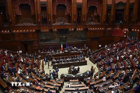 Thủ tướng Italy Giuseppe Conte (giữa) phát biểu tại cuộc họp Hạ viện ở Rome ngày 9/9. (Ảnh: AFP/TTXVN)
