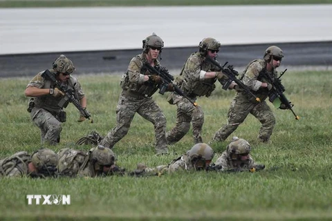 Binh sỹ Mỹ tham gia một buổi huấn luyện quân sự tại căn cứ không quân Osan thuộc tỉnh Pyeongtaek, Hàn Quốc ngày 20/9/2019. (Ảnh: AFP/TTXVN)