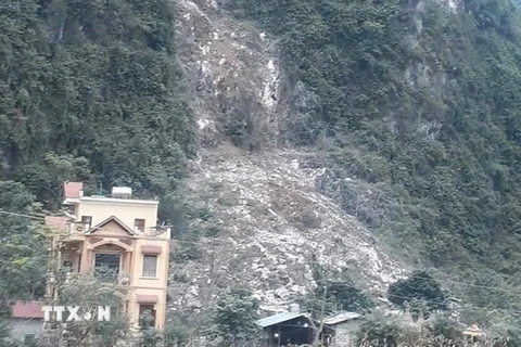 Động đất gây lở núi ở xóm Lũng Phiắc, xã Đàm Thủy, huyện Trùng Khánh. (Ảnh: Nông Văn Đạt/TTXVN)