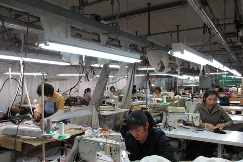 Các thực tập sinh Việt Nam tại Công ty TNHH May Yasuda (thành phố Sukagawa). (Ảnh: Đào Thanh Tùng/TTXVN)