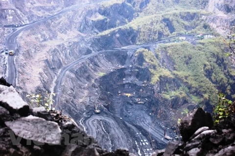 Hoạt động khai thác, tuồn bán xít than diễn ra tại Mỏ than Phấn Mễ, thành phố Thái Nguyên. (Ảnh: P.V/Vietnam+)