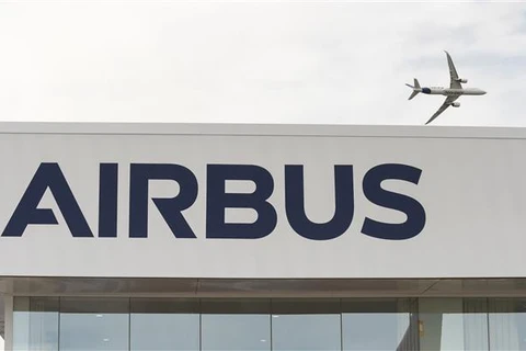 Máy bay A350 1000 của Airbus trình diễn tại Triển lãm hàng không quốc tế Paris ở Le Bourget, Pháp, ngày 18/6/2019. (Ảnh: AFP/ TTXVN)