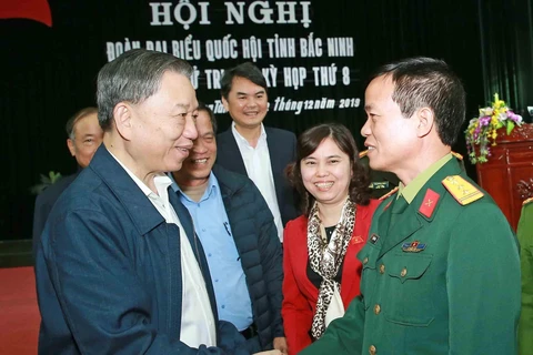 Đại tướng Tô Lâm, Ủy viên Bộ Chính trị, Bộ trưởng Bộ Công an với các đại biểu. (Ảnh: Doãn Tấn/TTXVN)