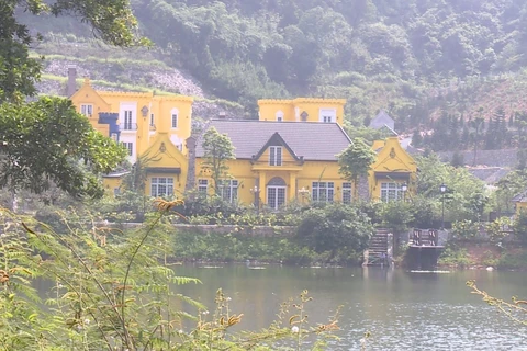 Một số nhà ở và công trình phụ trợ nằm trên địa bàn thôn Minh Tân, xã Minh Trí, huyện Sóc Sơn, Hà Nội. (Ảnh: TTXVN phát)