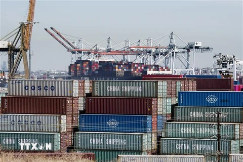 Tàu container của Trung Quốc và các quốc gia châu Á cập cảng Long Beach, bang California, Mỹ ngày 14/9/2019. (Ảnh: AFP/TTXVN)