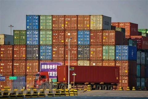 Container hàng hóa chờ bốc dỡ tại cảng Thanh Đảo, tỉnh Sơn Đông, Trung Quốc ngày 12/10/2019. (Nguồn: AFP/TTXVN)