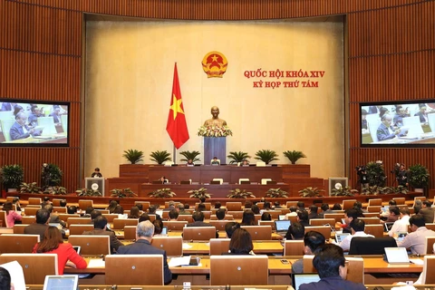 Quốc hội họp phiên toàn thể tại hội trường để biểu quyết thông qua Bộ luật Lao động (sửa đổi). (Ảnh: TTXVN)