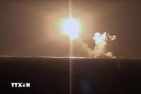 Tên lửa đạn đạo Bulava được bắn từ tàu ngầm hạt nhân chiến lược Hoàng tử Vladimir của Nga trên Biển Trắng ngày 30/10/2019. (Ảnh: EXPRESS/TTXVN)