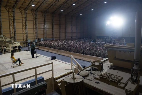Tổng thống Mỹ Donald Trump phát biểu trong chuyến thăm căn cứ không quân Ain Al-Asad ở Iraq tháng 12/2018. (Ảnh: AFP/TTXVN)