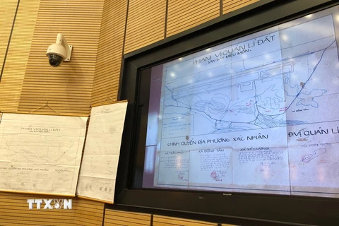 Bản đồ phạm vi quản lý đất sân bay Miếu Môn được công bố tại hội nghị chiều 27/8/2019. (Ảnh: Hoàng Dương/TTXVN)
