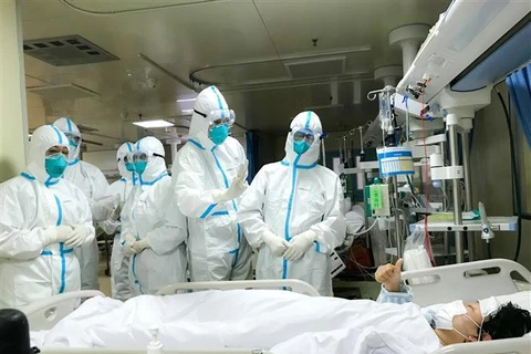Bệnh nhân được điều trị tại bệnh viện ở tỉnh Vũ Hán, tỉnh Hồ Bắc, Trung Quốc, ngày 27/1/2020. (Ảnh: THX/ TTXVN)