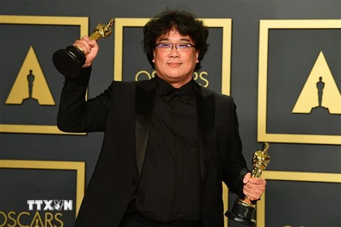 Đạo diễn phim 'Parasite' Bong Joon-ho tại Lễ trao giải Oscar lần thứ 92 ở nhà hát Dolby, Los Angeles, Mỹ, ngày 9/2/2020. (Ảnh: AFP/TTXVN)