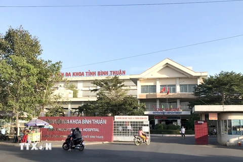 Bệnh nhân đang được cách ly điều trị tại Bệnh viện đa khoa tỉnh Bình Thuận. (Ảnh: Nguyễn Thanh/TTXVN)