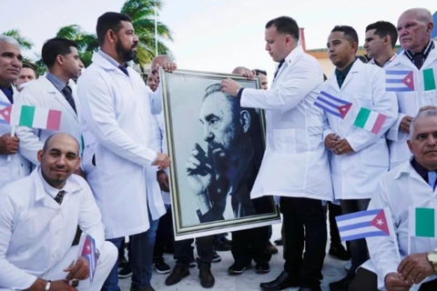 [Video] Cuba gửi y bác sỹ tới Italy giúp chống dịch COVID-19
