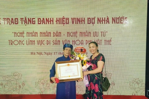 Ông Nguyễn Ngọc Lược trong lễ vinh danh Nghệ nhân ưu tú, nghệ nhân nhân dân năm 2019. (Ảnh: TTXVN phát)