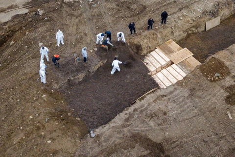 [Video] Rùng mình với hố chôn tập thể trên đảo Hart ở New York