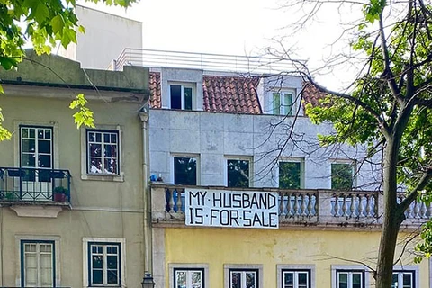 Một người vợ tại Ohio đang muốn 'thanh lý' chồng mình với tấm biển 'Bán chồng'. (Nguồn: DailyMail)