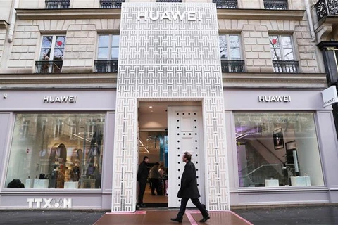 Cửa hàng Huawei tại Paris, Pháp, ngày 5/3/2020. (Ảnh: AFP/ TTXVN)