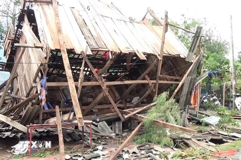 Mưa giông làm sập đổ nhà của người dân ở xã Mường Giôn, huyện Quỳnh Nhai, tỉnh Sơn La. (Ảnh: Nguyễn Cường/TTXVN)