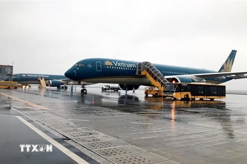 Máy bay Vietnam Airlines tại sân bay Vân Đồn. (Ảnh minh họa: TTXVN phát)