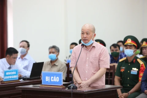 Bị cáo Đinh Ngọc Hệ khai báo trước Hội đồng xét xử. (Ảnh: Dương Giang/TTXVN)