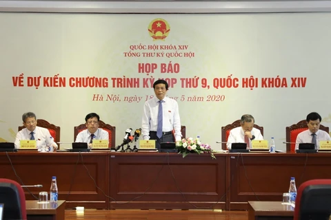 Tổng Thư ký, Chủ nhiệm Văn phòng Quốc hội Nguyễn Hạnh Phúc chủ trì họp báo. (Ảnh: Văn Điệp/TTXVN)
