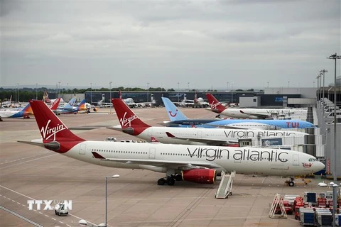 Máy bay đậu tại sân bay quốc tế Manchester, Anh, ngày 8/6/2020. (Ảnh: AFP/TTXVN)