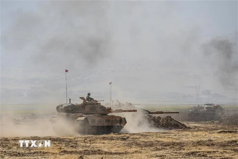 Binh sỹ Thổ Nhĩ Kỳ tham gia một cuộc tập trận ở Silopi, gần cửa khẩu Habur, giáp giới với Iraq ngày 27/9/2017. (Ảnh: AFP/TTXVN)